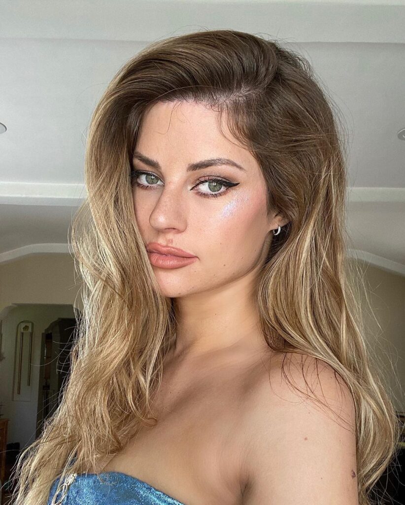 Hannah Stocking Phone Number, Email, House Address, Wiki